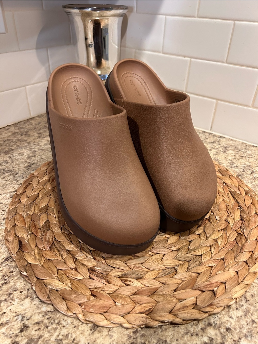 CROCS Dylan Platform Clogs Mules Brown Women’s Size 7 - Picture 2 of 8